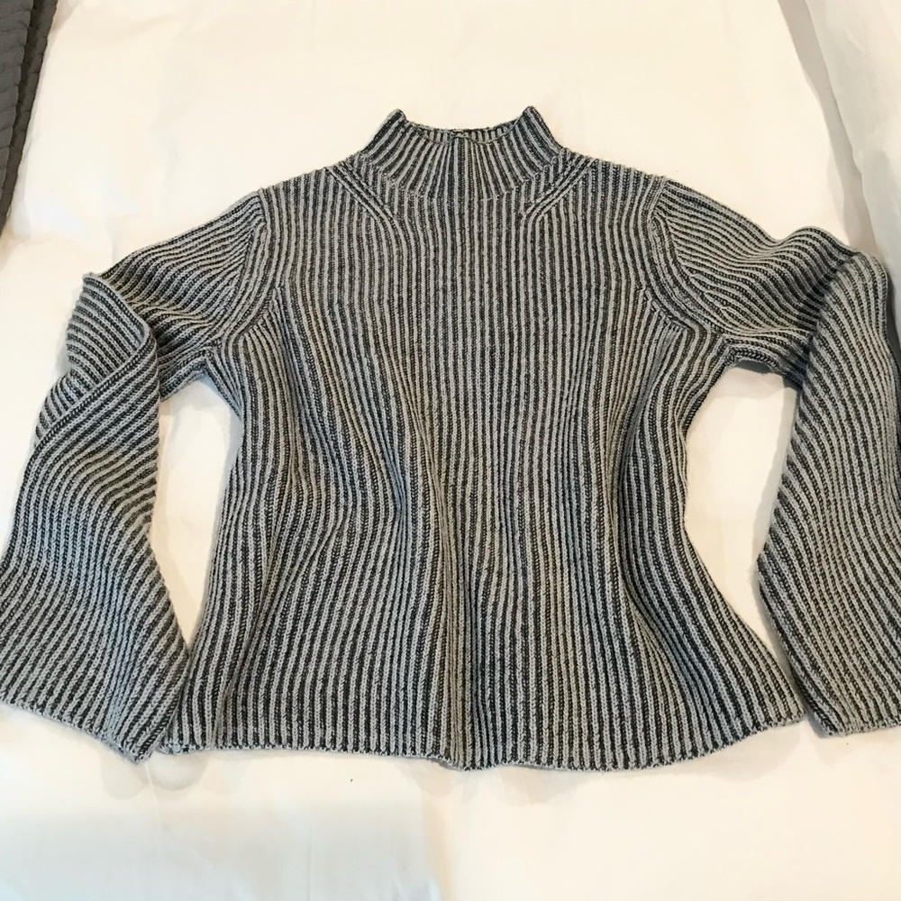 Long Sleeve Super Soft Crew Neck Sweater - Never Worn (size M)